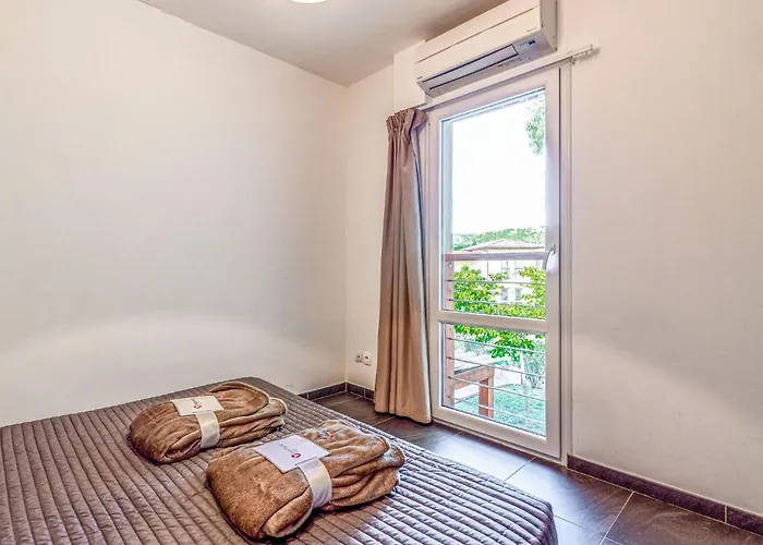 Marina Di Favone- T2- 2-4 Pers-3 By Interhome Apartmán